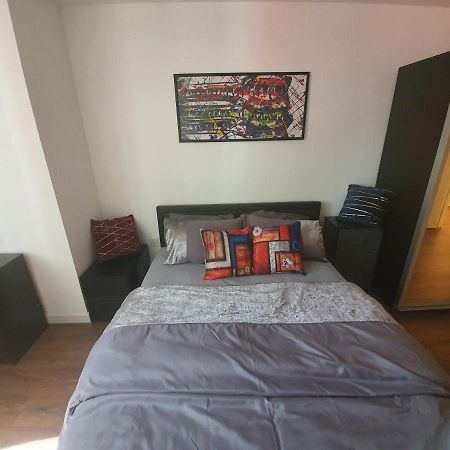 Double Room With Shared Bathroom Londra Dış mekan fotoğraf